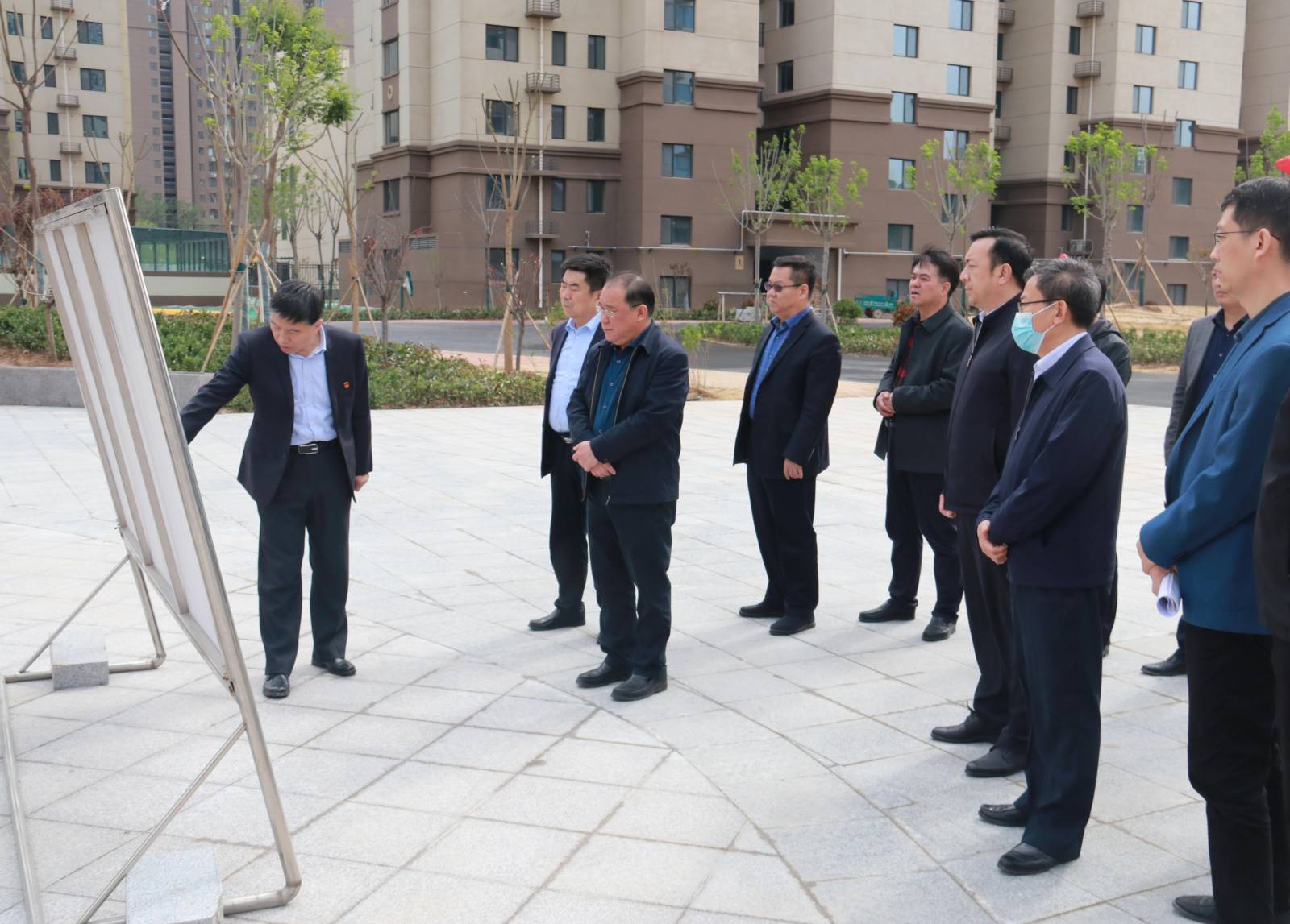 市委常委、常務副市長劉長民一行到前魏安置區項目現場調研督導
