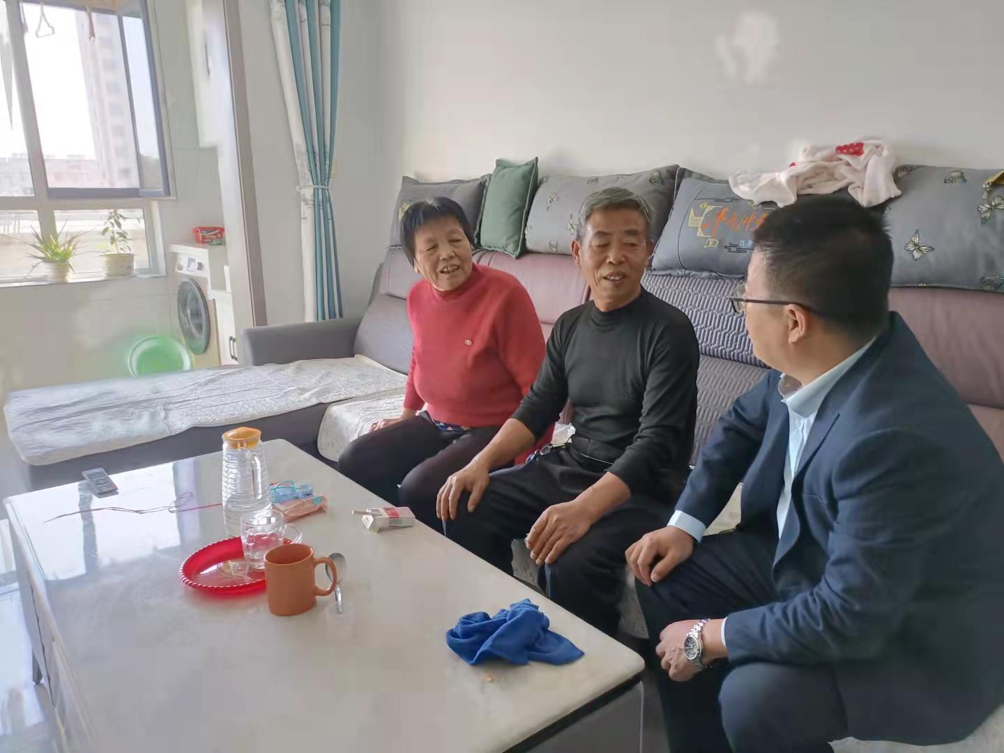 誠建物業公司重陽節開展助老愛老活動