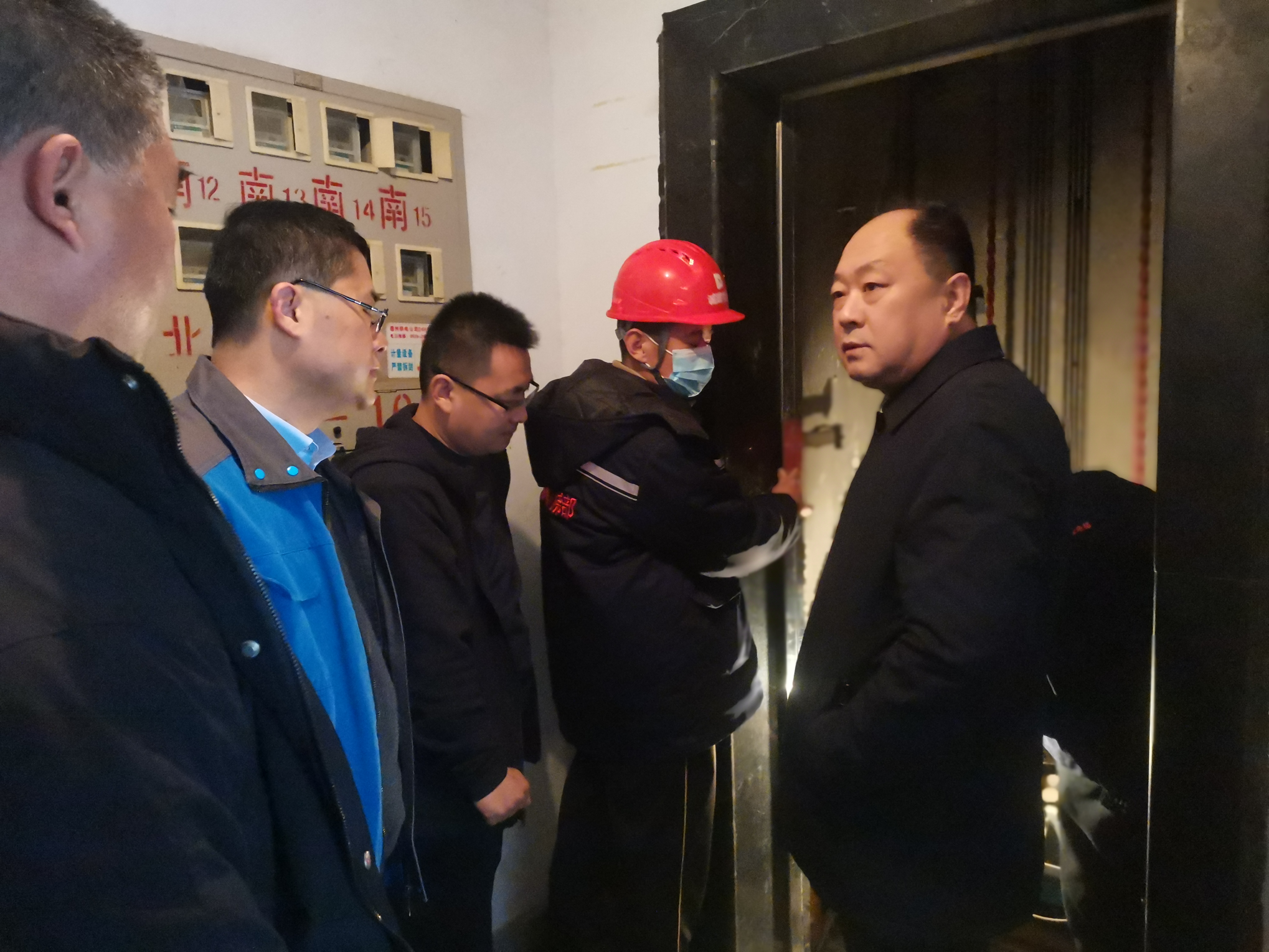 誠建物業公司開展電梯困人應急演練
