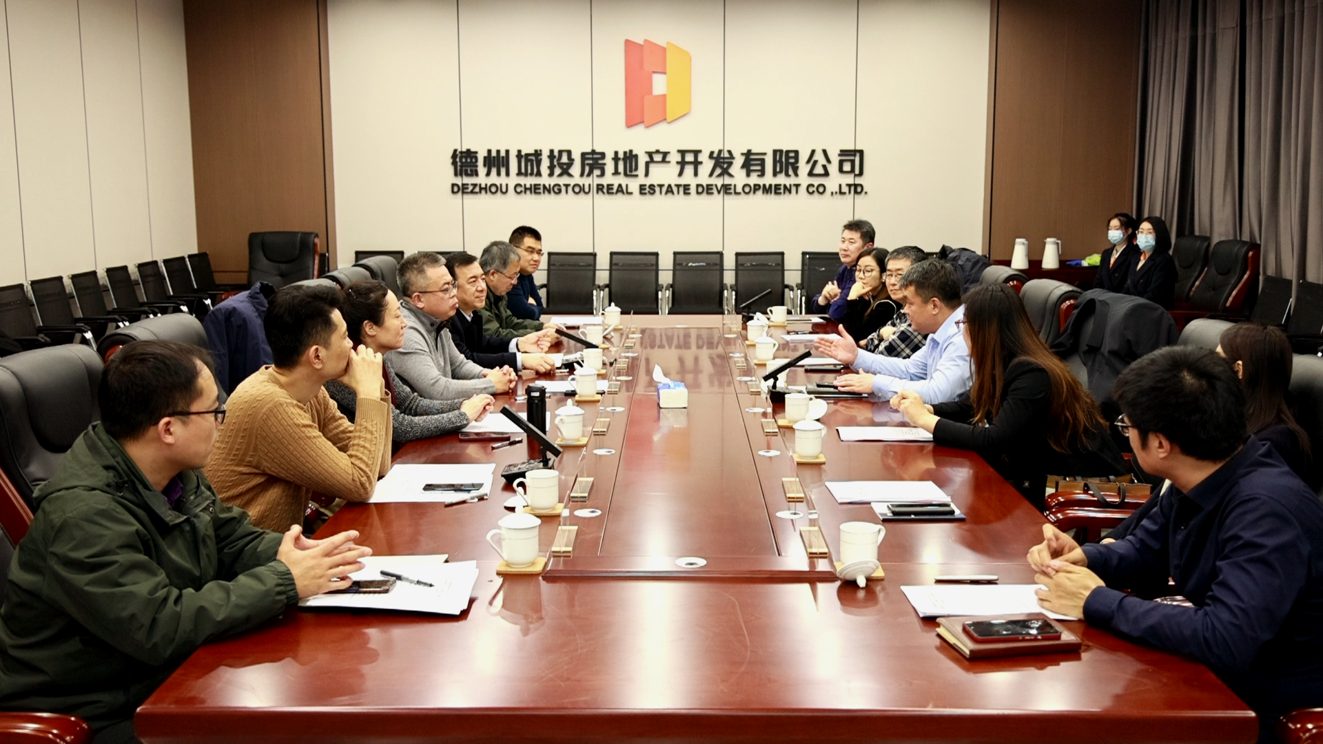 以史為綱 以學促建 打出共聯共建“組合拳”——民盟德州市直二支部與城投地產公司黨支部開展聯合學習調研